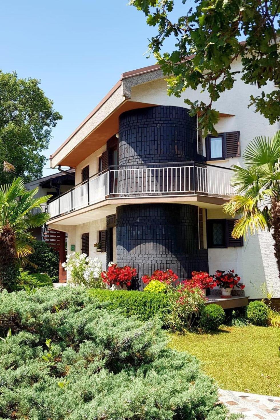 Apartments With A Parking Space Malinska Exterior photo